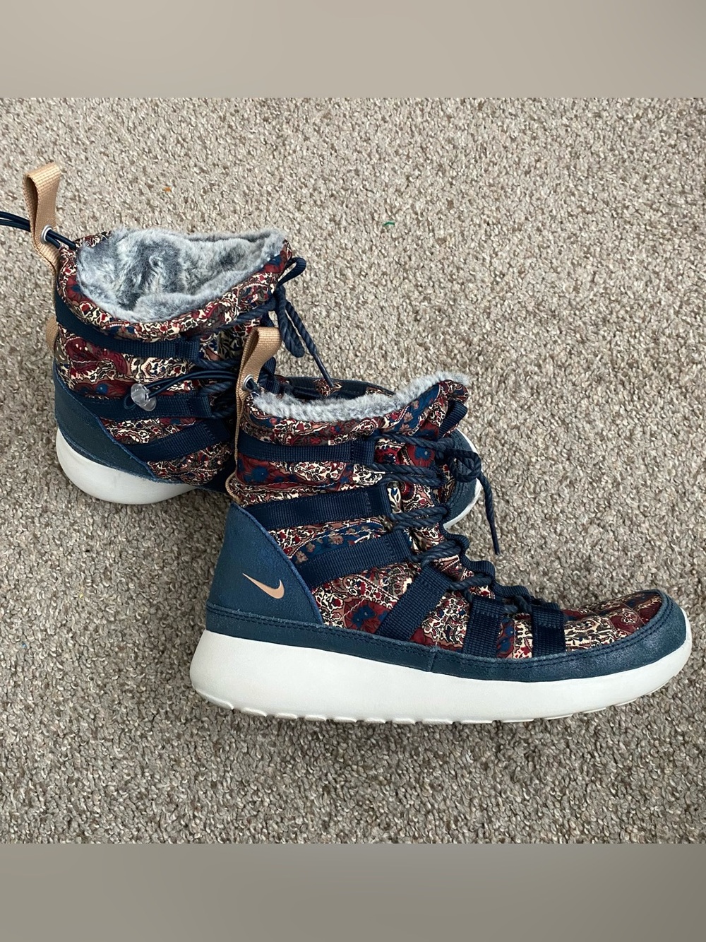 Nike Women's Navy and Burgundy Patterned Insulated Winter Boots